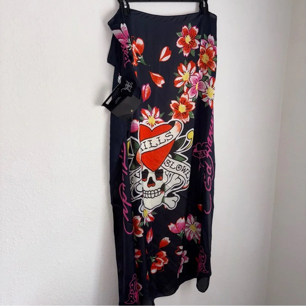 Ed‎ Hardy 4 ways to wear skull silky black red scarf 42 inches x 42 inches new